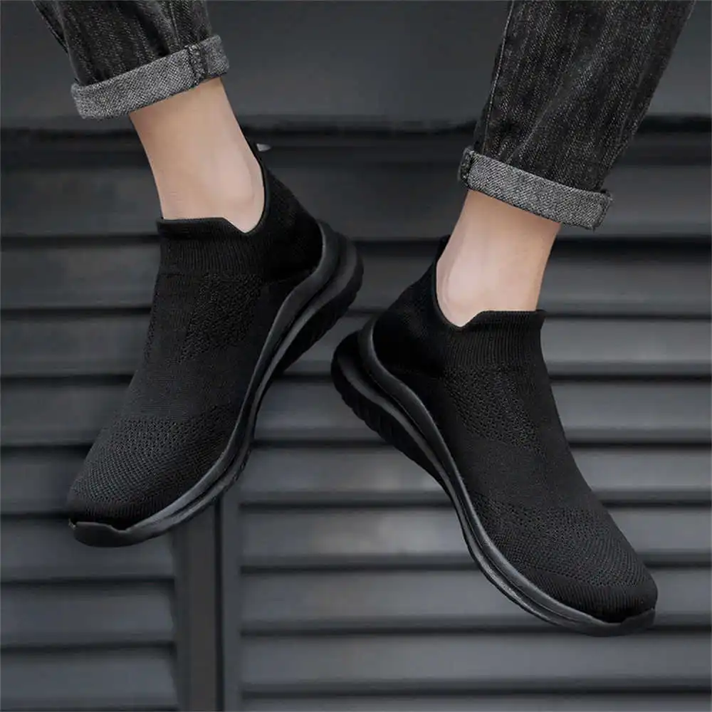 Tech Accessories Names - Sepatu olahraga pria, krem lembut baru